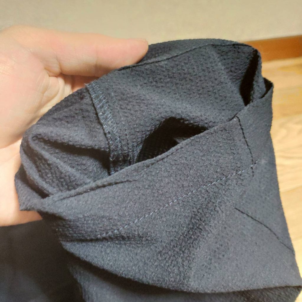 薄くて軽いメンズズボン 無印良品のサッカーパンツ 華山未来研究室