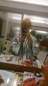 市販のセルフブリーチ剤で白金髪にするやり方 色落ち対策にムラシャン 華山未来研究室